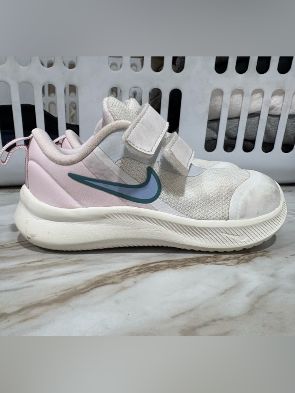 Nike Starrunner Sneaker